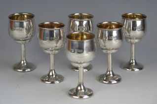 A set of six Edwardian silver tots, maker Richard Richardson, Sheffield, 1910, the plain bowls on