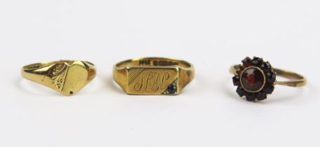 A 9ct Gold and Sapphire Signet Ring engraved with the initials MW (size M.5, hallmarked, 3.45g)