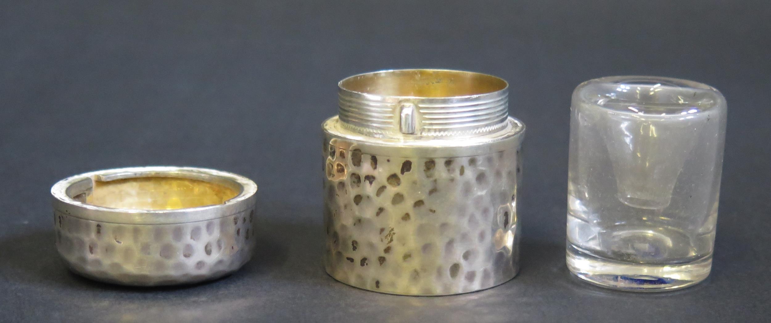 A Late Victorian silver travelling inkwell, maker Sampson Mordan & Co, London, 1899, of hammered - Image 2 of 2