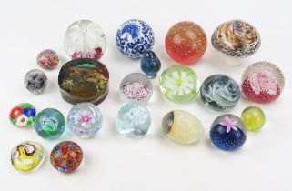 A collection of assorted glass paperweights of various sizes, together with a resin rock pool
