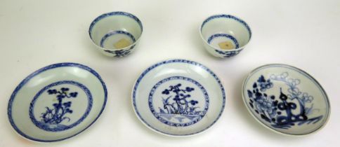 Two 'Nankin cargo' blue and white tea bowls and saucers, all bearing paper labels, together with a