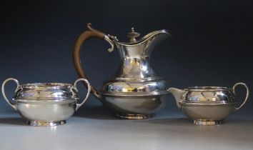 A George V silver three-piece tea service, maker SWS Smith & Co, Birmingham, 1916, of squat circular