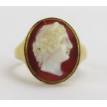An Antique Gent's 18ct Gold and Hardstone Cameo Ring decorated with a female bust in profile, 16.