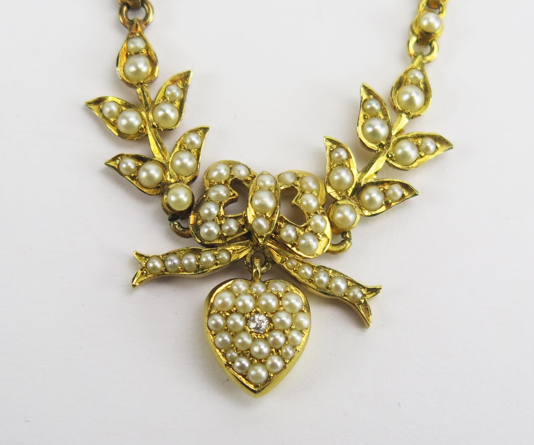 A Victorian Precious Yellow Metal, Pearl or Cultured Pearl and Diamond Necklace with foliate - Bild 3 aus 3