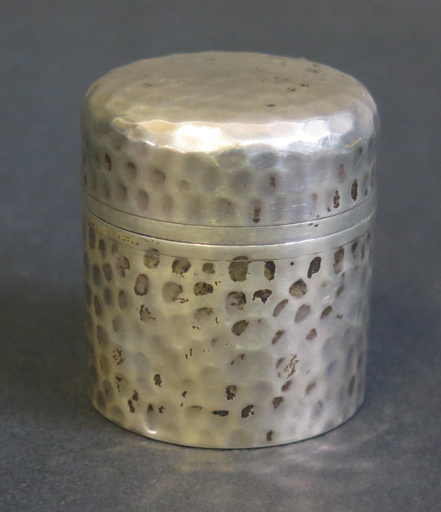 A Late Victorian silver travelling inkwell, maker Sampson Mordan & Co, London, 1899, of hammered