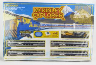 Bachmann OO HO Gauge 00624 McKinley Explorer Set with EMP GD40 diesel locomotive and 4 coaches -