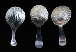 A George III silver Old English pattern caddy spoon, makers mark worn, London, 1800, with shell-