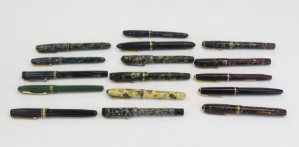 A collection of marbled and other fountain pens including Conway Stewart, Parker, Waterman and