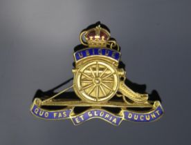 A Royal Artillery 9ct Gold and Enamel Brooch, with the Latin motto UBIQUE QUO FASET GLORIA DUCUNT (