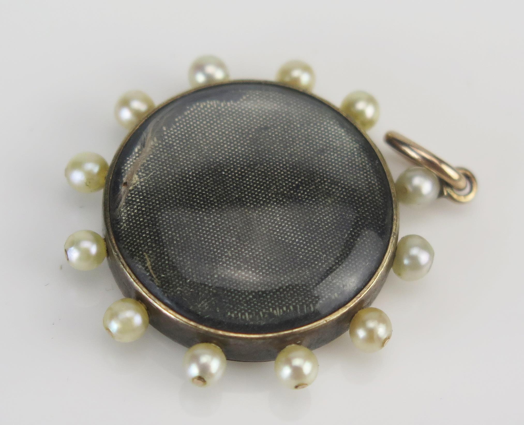 A Victorian Precious Yellow Metal and Pearl or Cultured Pearl Mounted Double Sided Open Locket, 25. - Image 2 of 2
