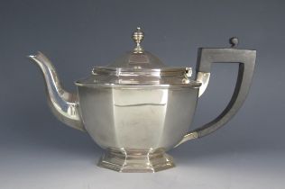 A George V silver bachelors teapot, maker Thomas Bradbury & Sons, Sheffield, 1925, of octagonal