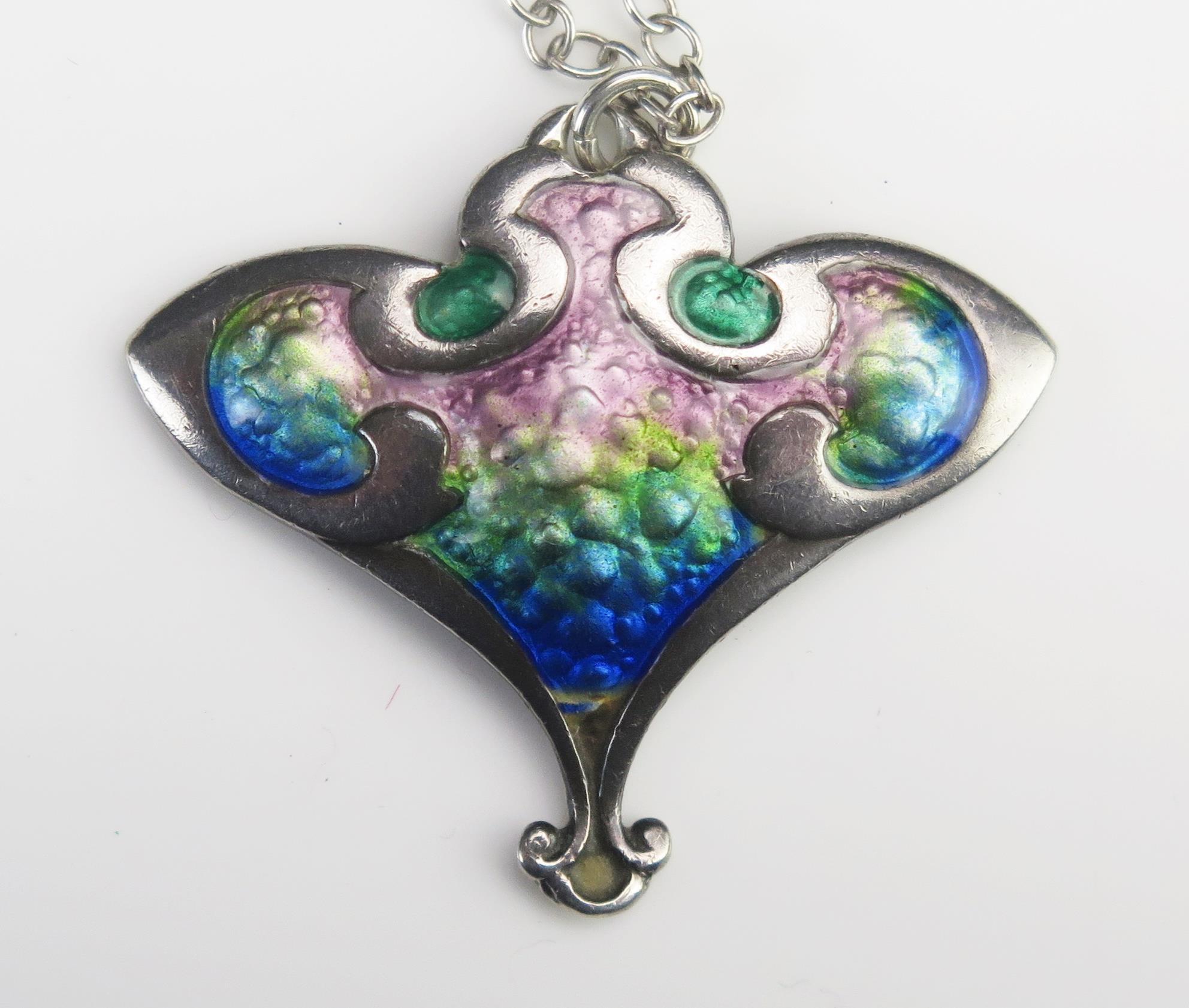 An Art Nouveau Smith and Ewen Silver and Enamel Pendant (29mm drop) and on a silver chain, 5.31g - Image 2 of 2