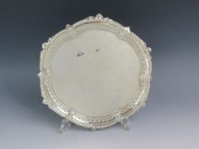 An Edward VII silver salver, maker Fordham & Faulkner, Sheffield, 1905, of circular form, with