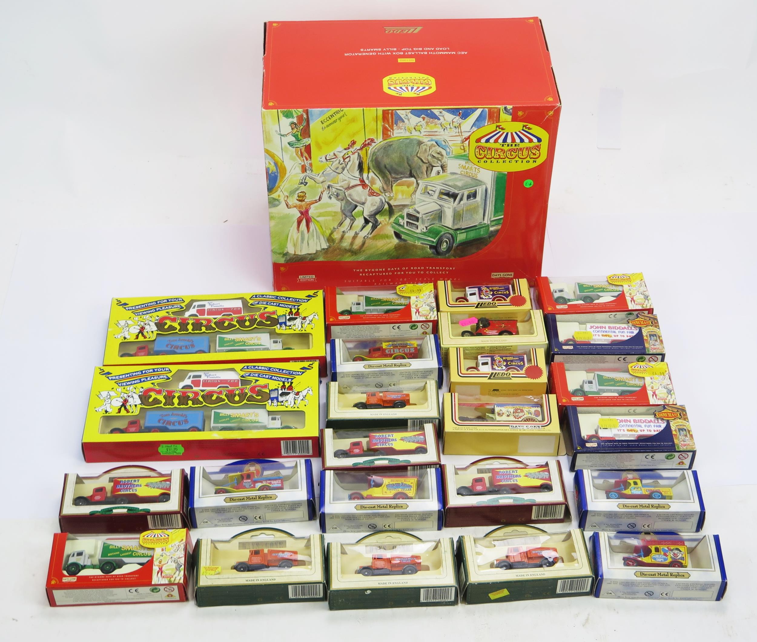 Lledo and Oxford Diecast Circus Related Vehicles including BS1002 Billy Smart's Circus, Robert