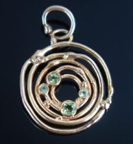 A Watling Bespoke Made 9ct Gold and Peridot Pendant, c. 24.7mm diam., hallmarked, 4.86g