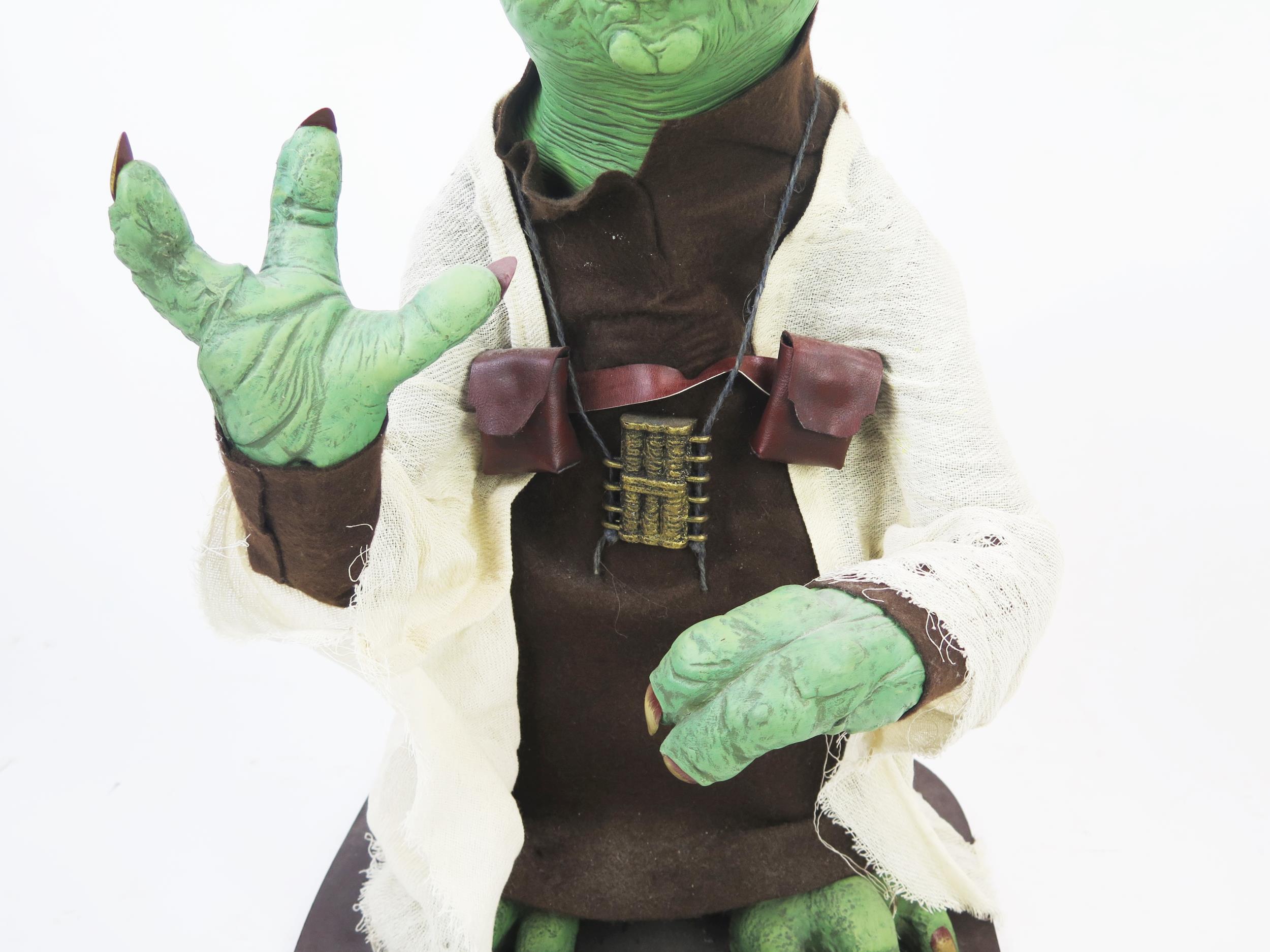 Life Size Yoda from Star Wars model replica film prop made from foam rubber, 27"/69cm tall - Bild 3 aus 5