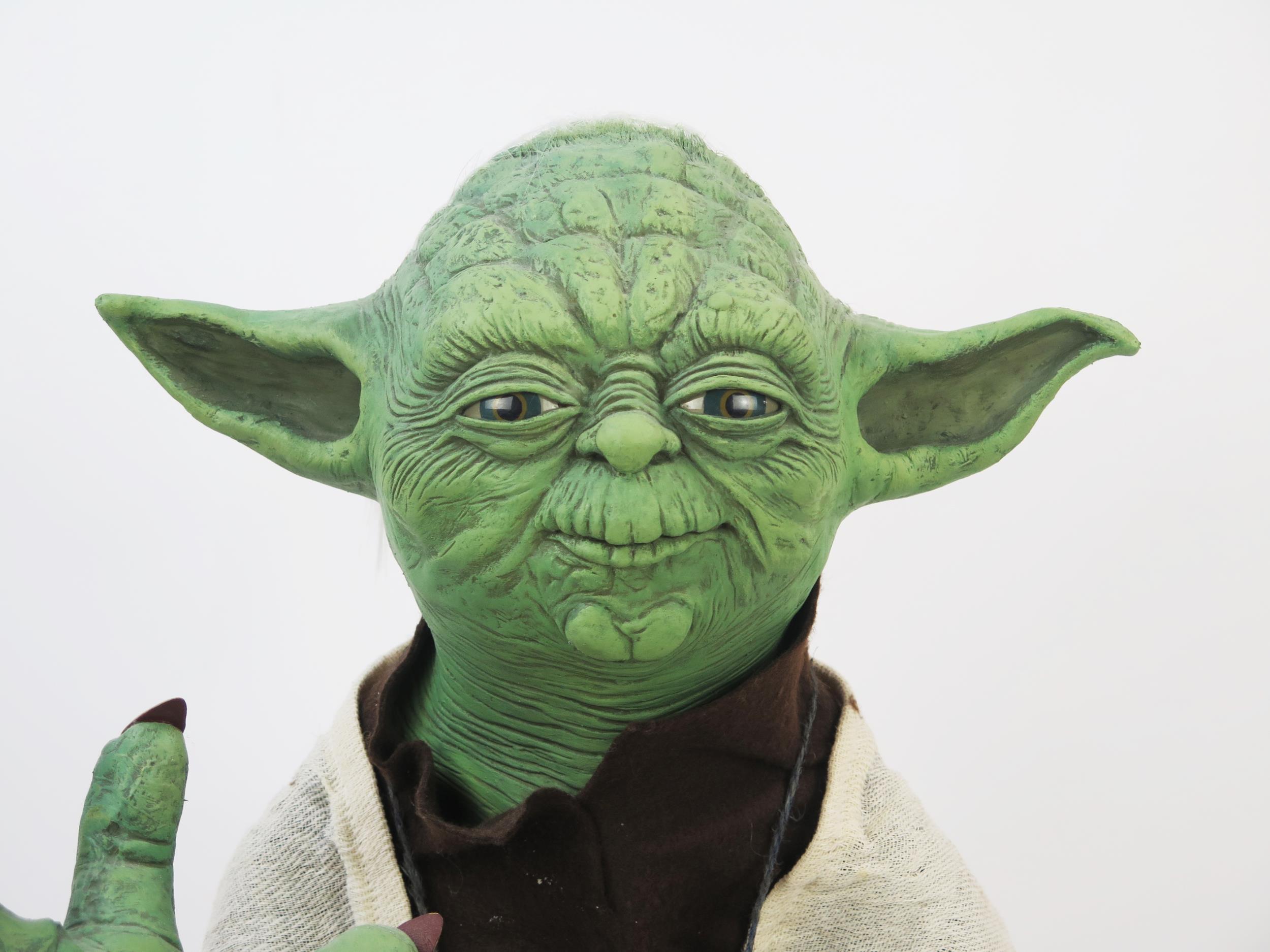 Life Size Yoda from Star Wars model replica film prop made from foam rubber, 27"/69cm tall - Bild 2 aus 5