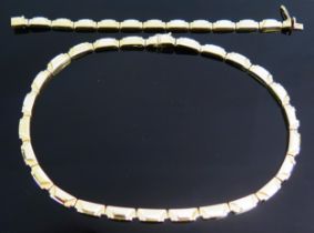 A 14K Gold Collar Necklace with matching bracelet, c. 16.5" (42cm) necklace and 7.5" (18.5cm)