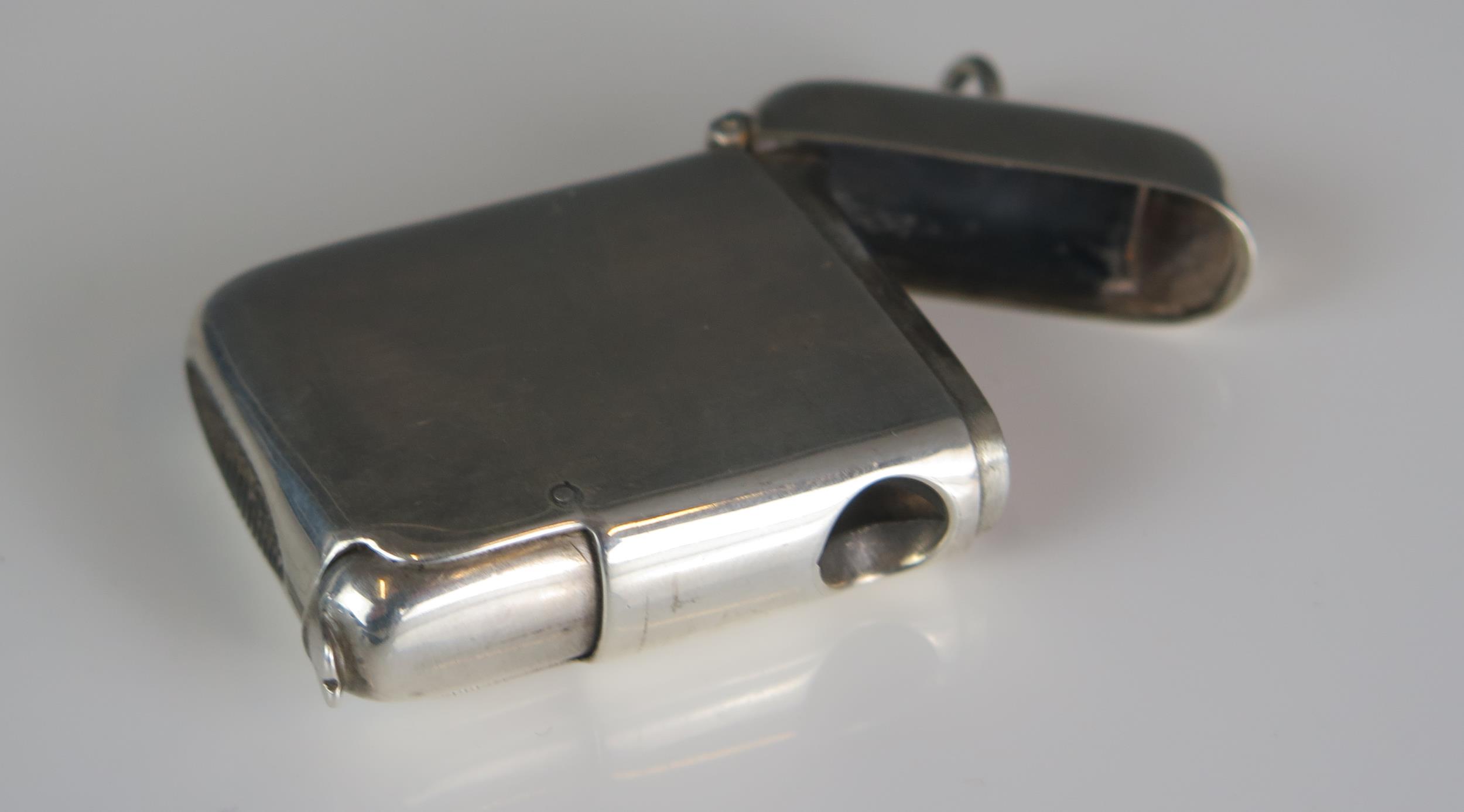 A Victorian combination vesta case and cigar cutter, maker William Richard Corke, London, 1894, of - Image 2 of 2