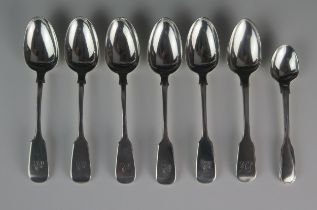 Seven assorted silver Fiddle pattern teaspoons, various makers and dates, 169gms, 5.44ozs