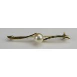 A 14K Gold and Cultured Pearl Bar Brooch, 49mm, stamped 14K, 3g