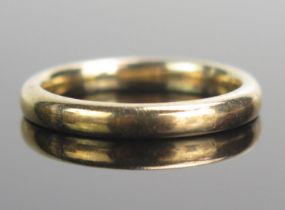 A 9ct Gold Plain Wedding Band, 2.7mm wide, K.25, 2.81g