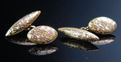 A Pair of Antique 9ct Gold Cufflinks with chased foliate decoration, Chester 1900, C&A, 4.18g