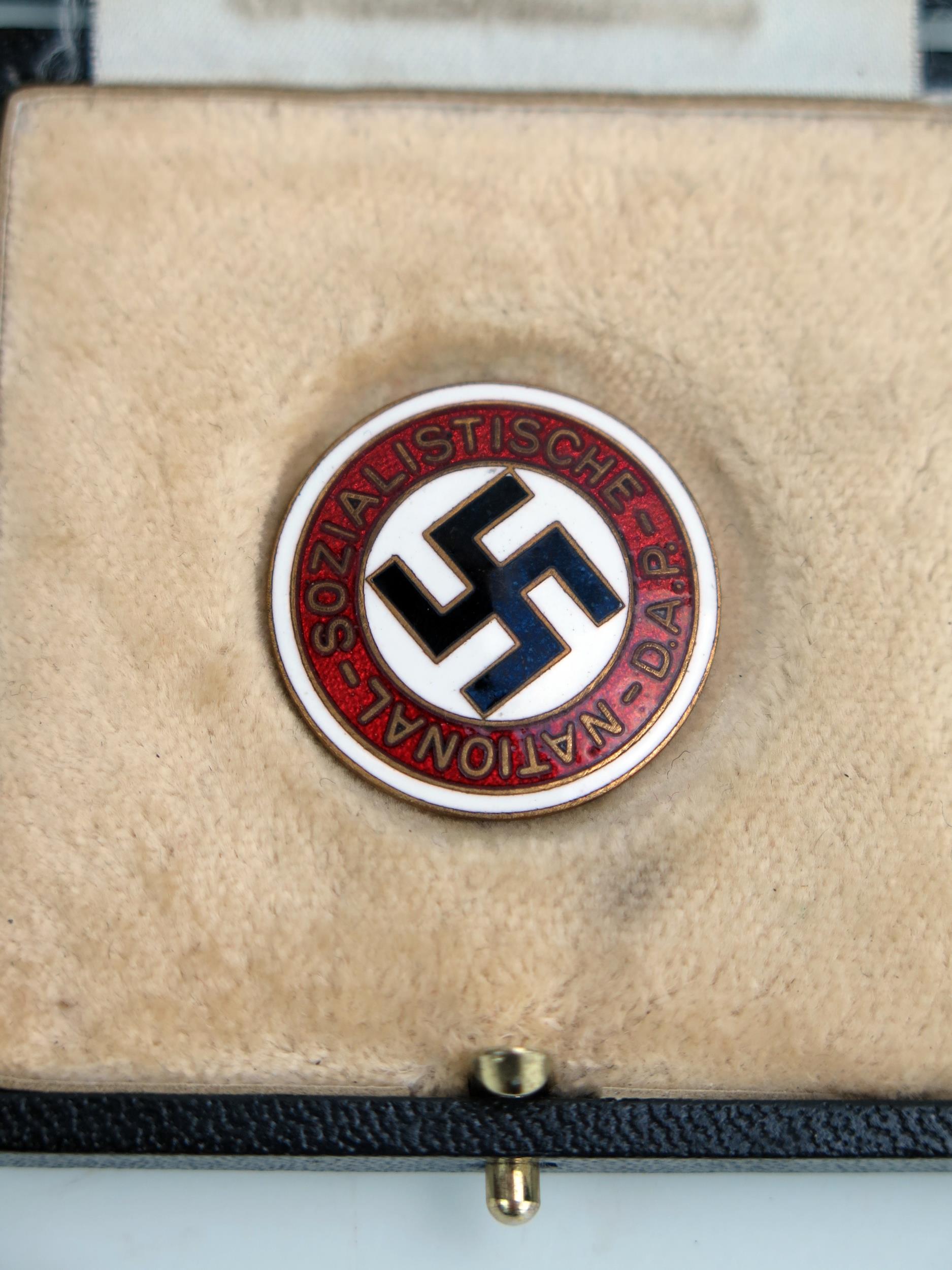 A Third Reich period N.S.D.A.P. party badge, contained in its original case of issue. - Image 2 of 4