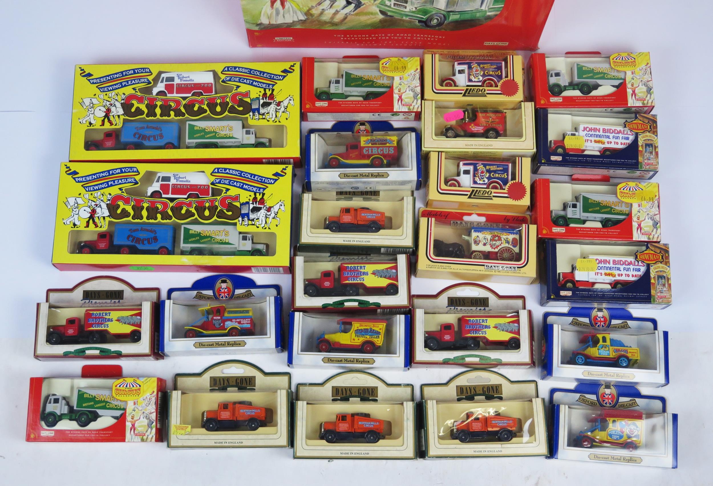 Lledo and Oxford Diecast Circus Related Vehicles including BS1002 Billy Smart's Circus, Robert - Image 2 of 2