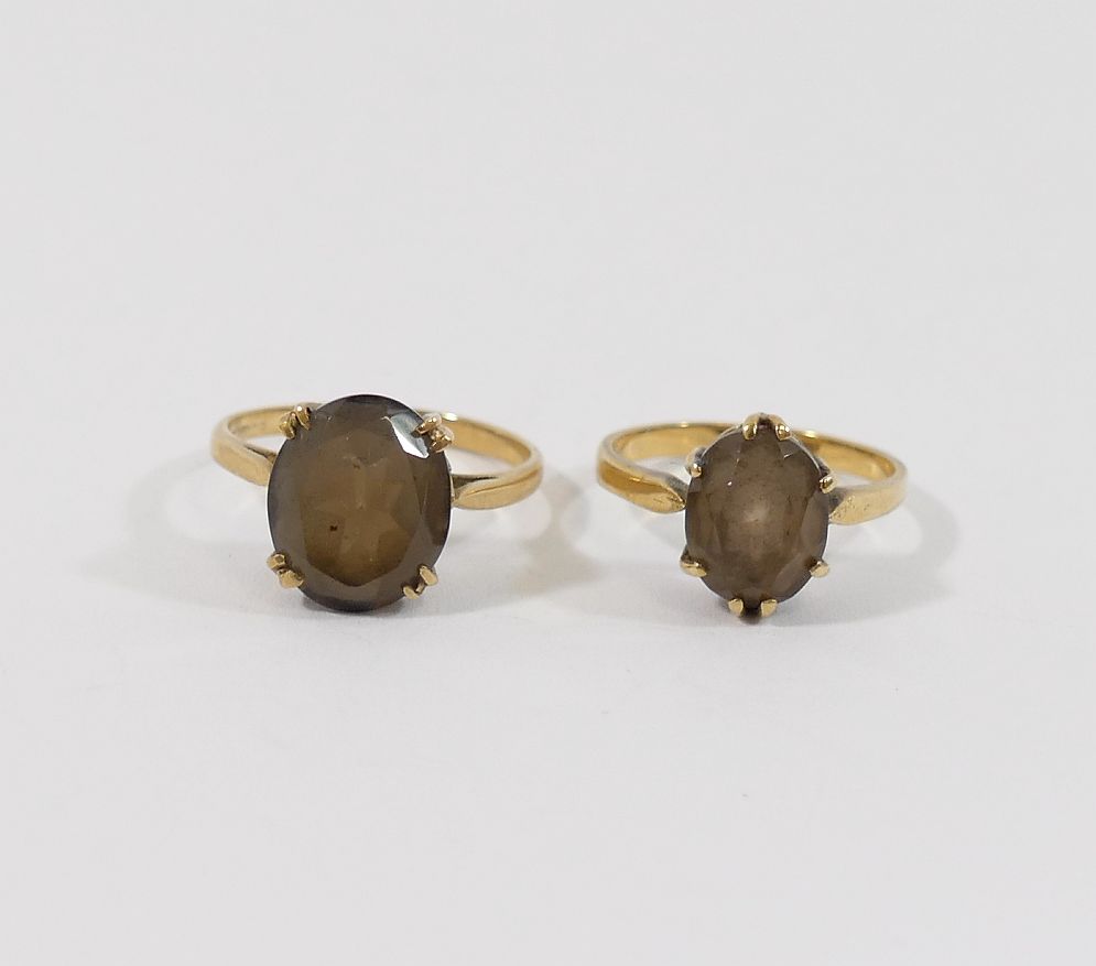 Six 9 carat gold single stone rings, set with smokey quartz and citrine, combined weight 24.6g gross - Image 4 of 5