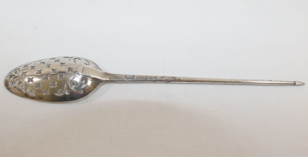 A Georgian silver mote spoon, engraved with the crest of an arm holding aloft a cross, possibly - Image 4 of 4