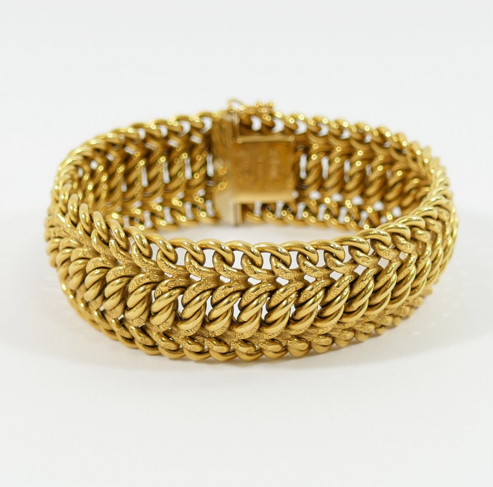 A Vintage UnoAErre Italian cuff bracelet, with hollow interwoven curb links, many with surface - Image 6 of 6