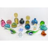 15 assorted glass paperweights including Wedgwood and Mdina, two small vases by Mdina and Phoenician