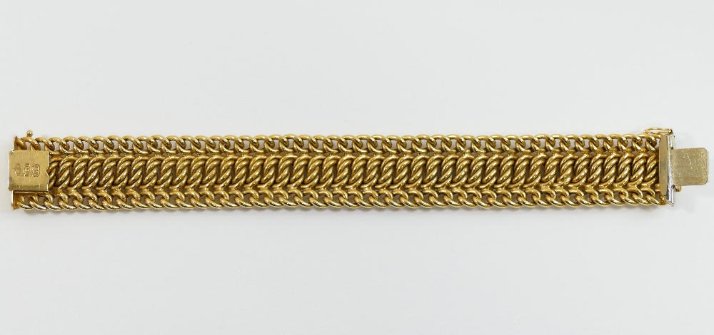 A Vintage UnoAErre Italian cuff bracelet, with hollow interwoven curb links, many with surface - Image 2 of 6