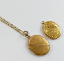 A Victorian oval locket with laurel leaf band decoration, with glazed interior 3cm wide, unmarked,