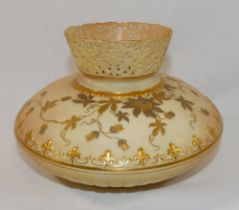 A Grainger and Co. Royal China Works Worcester porcelain vase, of circular squat form with half