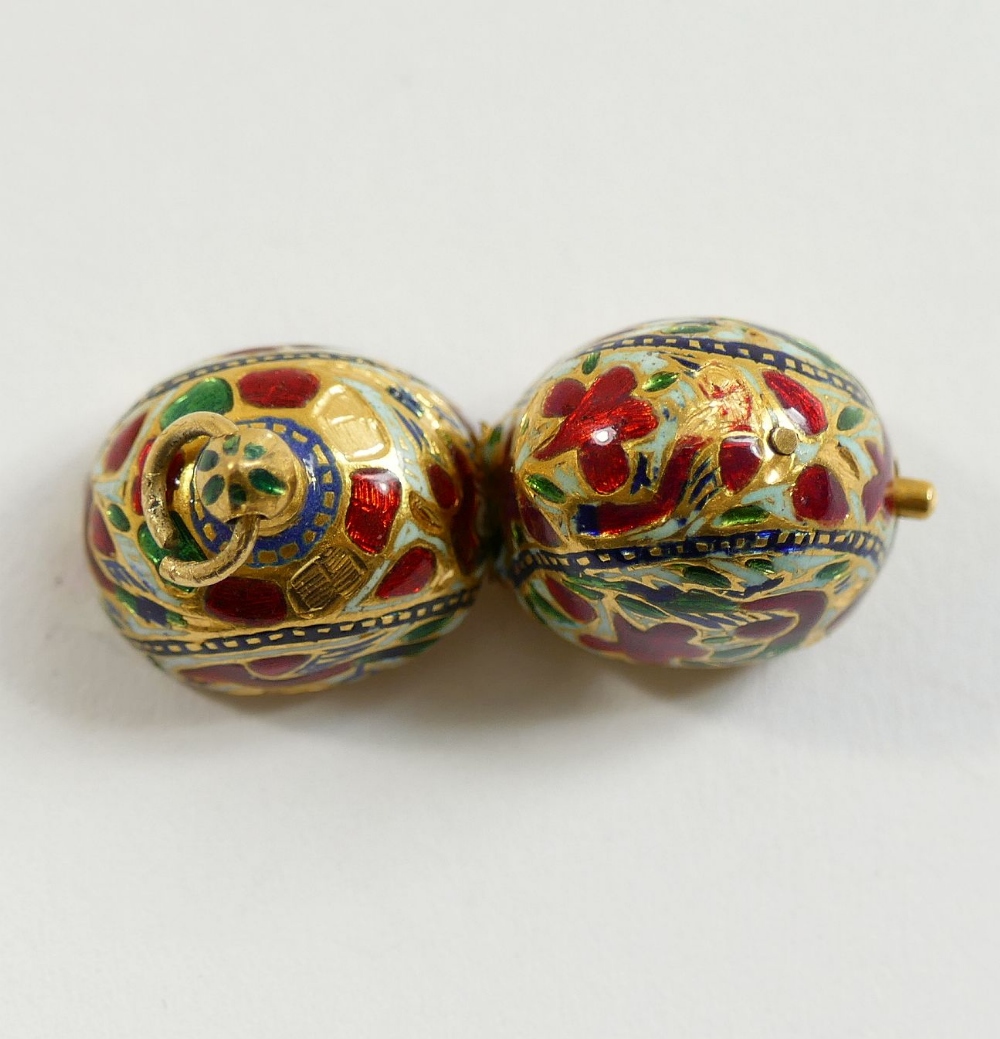 An Indian gold and enamel ovoid pendant, with hinged top, decorated in champleve enamel in white red - Image 4 of 4