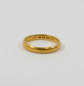A 22 carat gold wedding band, London 1933, the band 4mm wide, finger size O 1/2, 4.7g gross