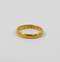 A 22 carat gold wedding band, London 1933, the band 4mm wide, finger size O 1/2, 4.7g gross