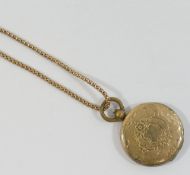 A late 19th/early 20th century circular locket, with yellow metal front and back, 2.3cm diameter,