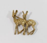 A 9 carat gold brooch in the form of two deer, with sapphire set eyes, 3.1cm wide, 5.4g gross