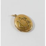 A Victorian oval locket with interwoven initials C D to the front, 2.9cm x 2.4cm, 9.1g including
