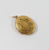 A Victorian oval locket with interwoven initials C D to the front, 2.9cm x 2.4cm, 9.1g including