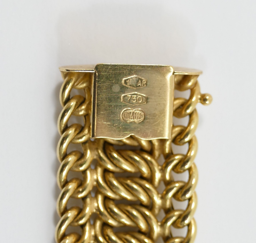 A Vintage UnoAErre Italian cuff bracelet, with hollow interwoven curb links, many with surface - Image 3 of 6