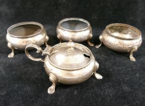 Three Georgian style circular silver salts and matching mustard, London 1912 by the Goldsmiths and