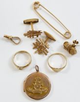 A collection of 9 carat gold and yellow metal items stamped '375' and '9CT', comprised of a WWI