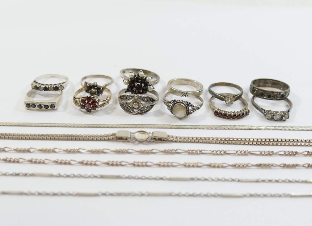 Assorted silver jewellery items and items stamped '925' and 'sterling', many gem-set, including 15 - Image 3 of 4