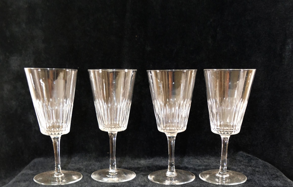 A quantity of stemmed drinking glasses comprised of four air twist glasses, 15cm high, 3 cut glass - Bild 2 aus 7