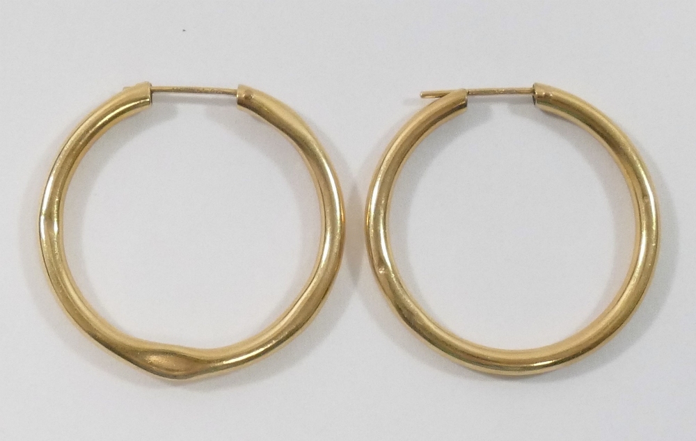 A pair of yellow metal hollow hoop earrings stamped 'TIFFANY' and '14K', 5.8g and a pair of 9 - Image 2 of 5