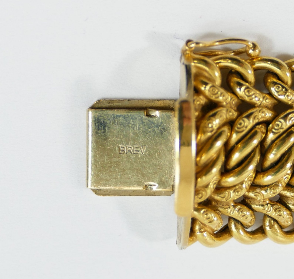 A Vintage UnoAErre Italian cuff bracelet, with hollow interwoven curb links, many with surface - Image 4 of 6